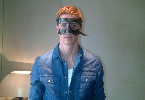 托雷斯戴面具帅爆了 佐罗!动漫英雄来袭(图)