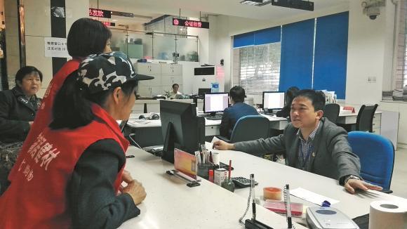 铜梁区机关2500余名党员持牌上岗