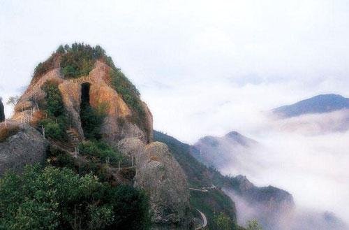 丹霞山旅游景区主要分三层