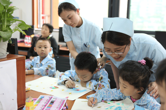 画出我的梦想 儿童医院孩子们欢乐庆六一