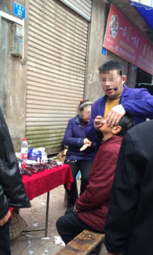江湖游医冒充"神医"帮人治疗眼疾 其实是个骗子_大渝网_腾讯网
