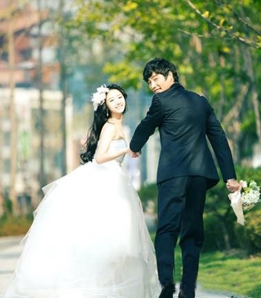 最新韩版婚纱照_婚纱照风格