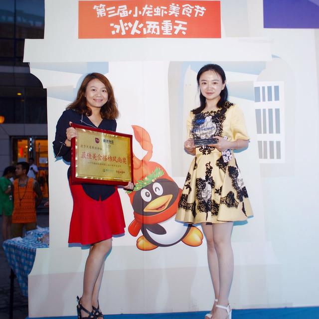 重庆小龙虾节2天4万人吃掉10吨虾,天友希腊神