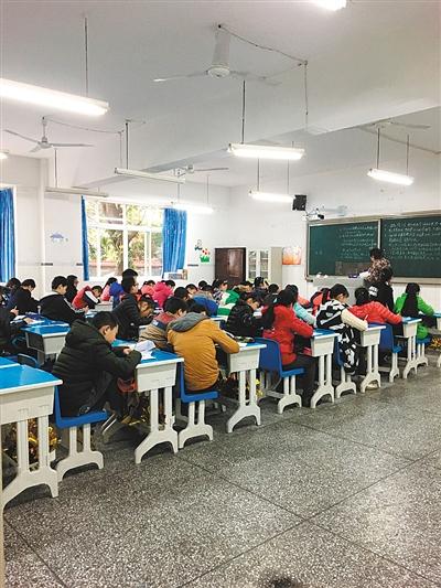 重庆一小学提供校舍给培训机构周末补课引家长
