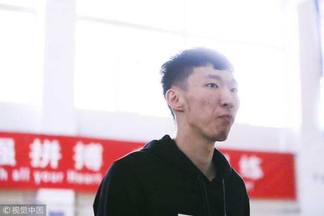并非重返CBA!周琦回国为探望亲友 仍在联系N