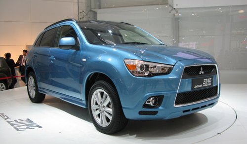 售的豪华紧凑型SUV【RVR】的中国版车型,它继承了以帕杰罗为代高清图片