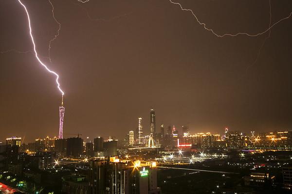 被劈了才作数?雷雨天到底要不要拔插头?