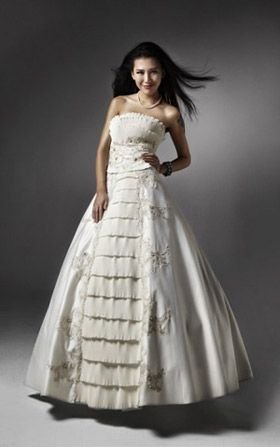 新娘白色婚纱_新娘白色婚纱礼服