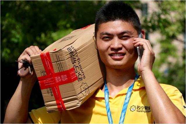 苏宁张近东刚拍板的事情这个快递哥正在做