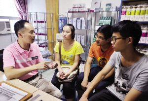 3个冰水毕业的孩子沙坪坝步行街卖初中v冰水生不得了的初中生现在图片