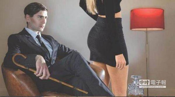 中年寡妇靠让男人鞭打屁股还清20万负债