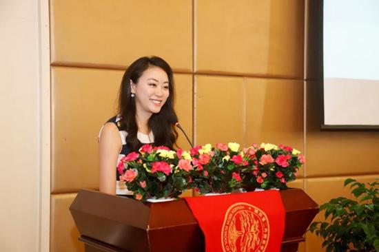 2008年加入凤凰卫视,任凤凰卫视驻伦敦记者站首席记者及站长.
