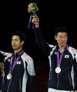 韩国男乒名将患罕见绝症 靠药物坚持摘银牌