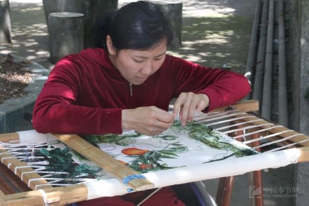 奉节绣娘石胜兰荣获全国五一劳动奖章