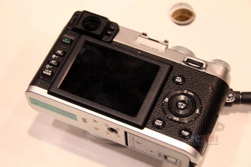 近乎完美控噪 复古数码旁轴相机富士X100