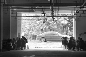 车库出入口成麻将馆 每天车子进出很忧心