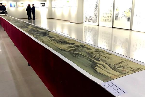 家庭主妇耗时近6年 画出12米长《清明上河图》