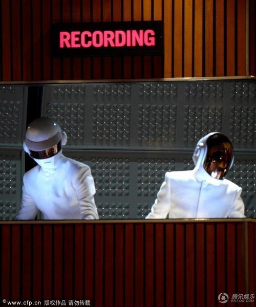 第56届格莱美颁奖礼落幕 蠢朋克乐队揽5奖大赢