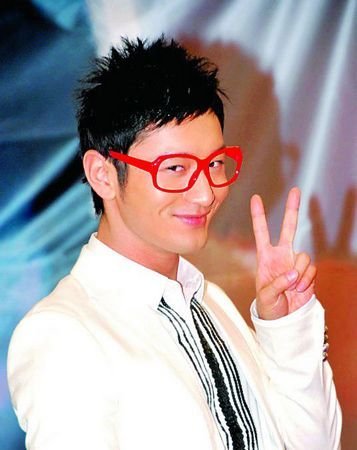 黄晓明发微博称悔演《泡沫之夏》 网友:怨妇_