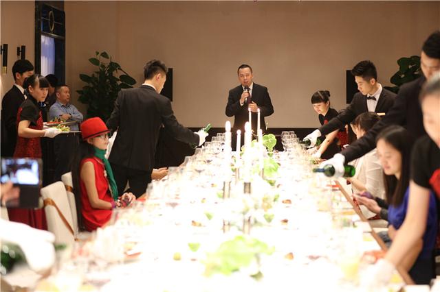 杨丽萍携《十面埋伏》 下榻圣荷酒店品味生活与艺术_大渝网_腾讯网