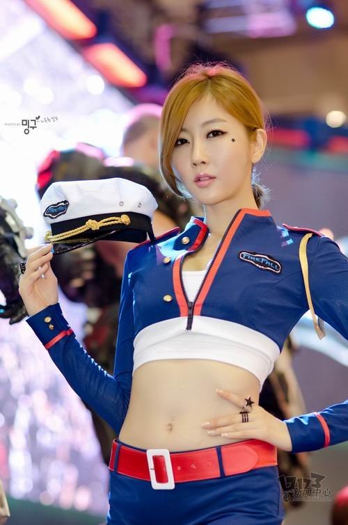 哪个是你的菜?游戏展会国产妹子vs韩国高科技