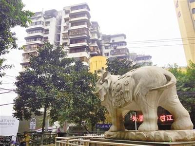 8D重庆又现网红建筑 3个楼层通往3条街