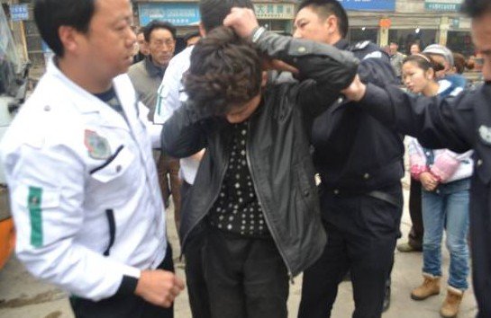 窃贼精心安排脱逃路线 半道被交巡警抓获_大渝网_腾讯网