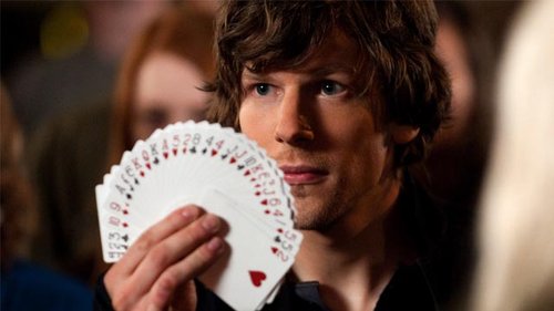 《惊天魔盗团》观影指南:魔术很炫 剧情很弱