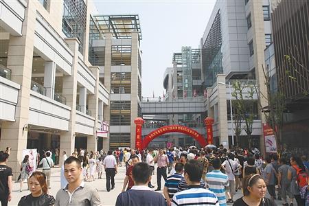 朝天门商贸城开业 第一天营业额超2000万元