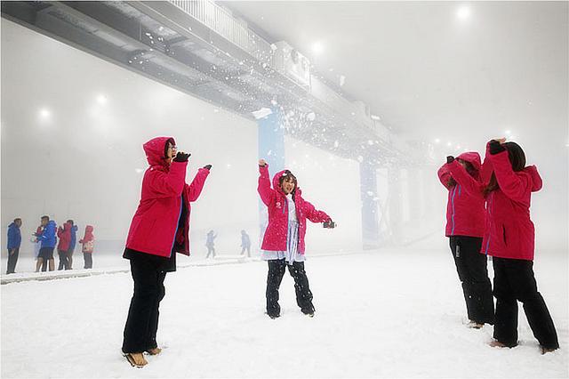 40℃重庆体验"冰火两重天" 8月18日际华园滑雪馆正式开业