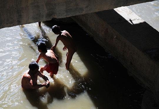 拥抱西藏 以裸露的身心触摸圣域之路