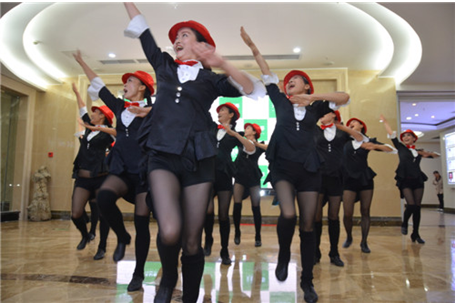 菜照买舞照跳,花样奶奶们只想活得更精彩