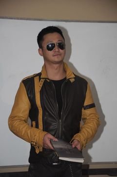 谢楠吴京车内激吻被拍 经纪人不回应艺人私事