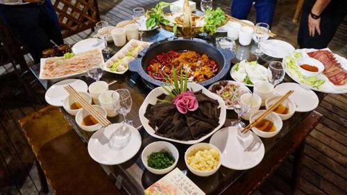 川菜基金会与泰国政府代表团签署“一带一路”美食文化国际交流战略合作