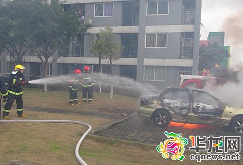 重庆沙坪坝区一小区内僵尸车起火 无人员伤亡
