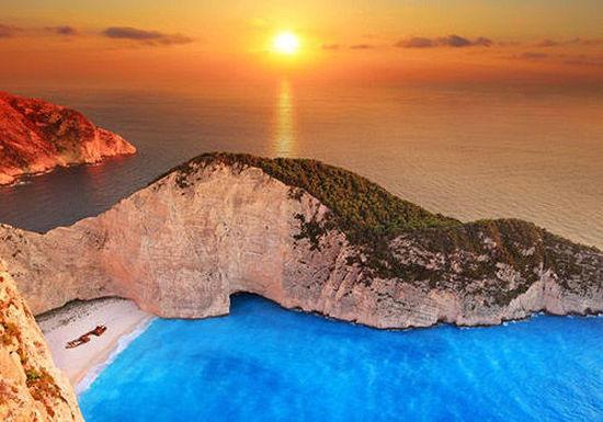 极具诱惑:一睹悬崖海滩的震撼之美