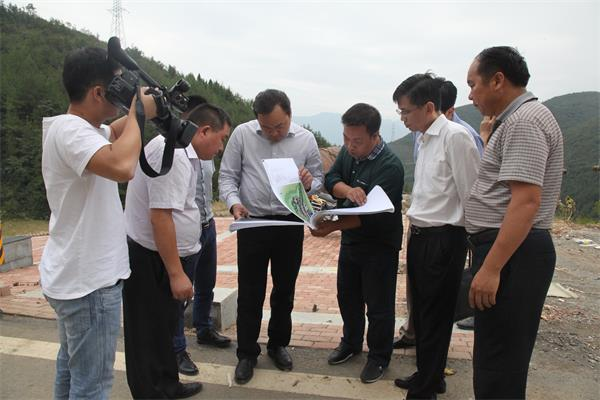 巫山县长曹邦兴检查节前安全生产工作