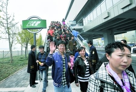 第八届中国(重庆)园博会开幕 5.2万人畅游园博园