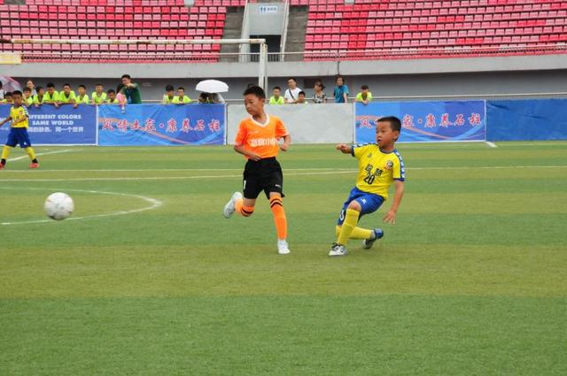 石柱:哥德杯中国世界青少年足球赛季前赛鸣哨