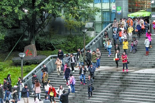 重庆3万多人昨日参加国考 考生称试题难度大