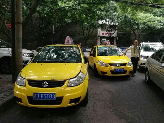 这辆套牌出租车有正规车牌 连交巡警都觉得是真的