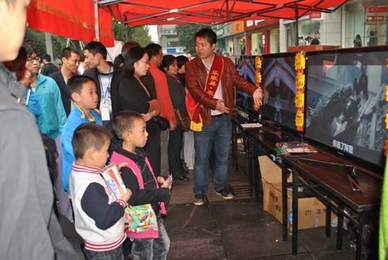 华龙乐家易网购商城线下特卖会引消费者热捧