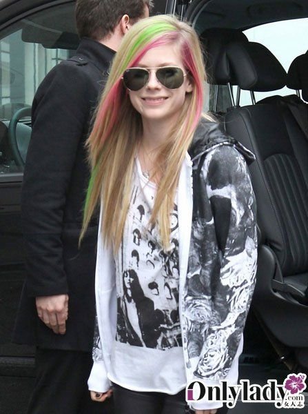 明星变粉红控 红发越来越时髦