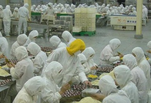 卧底郑州思念食品 次品回收接着用毛巾擦手算