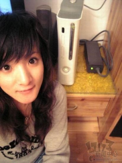 网吧里面的寂寞奔放妹子!这才是真正的极品玩