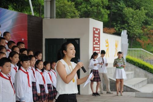 鸿恩实验学校开学典礼 校长寄语学生践行真善