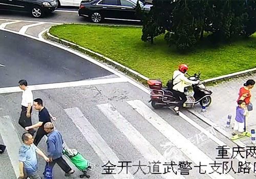摩托车扰民 重庆交巡警下周整治摩托车交通违法