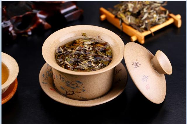 春茶上市&ldquo;第一背篓茶&rdquo;受热捧 <a href=/ target=_blank class=infotextkey>茶叶</a>飘香致富忙