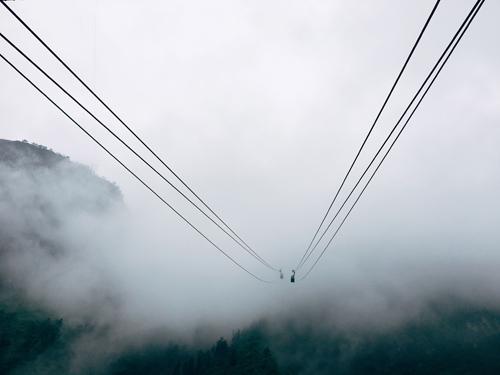 武陵山大裂谷亚洲第一陡索道正式对外开放