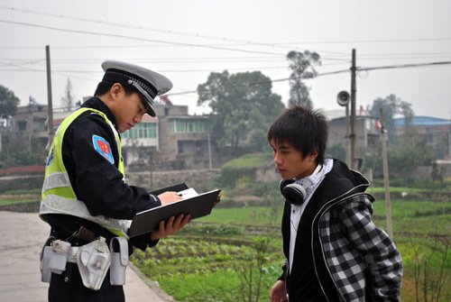 大学生报警称手机丢了 民警驱车几里寻找